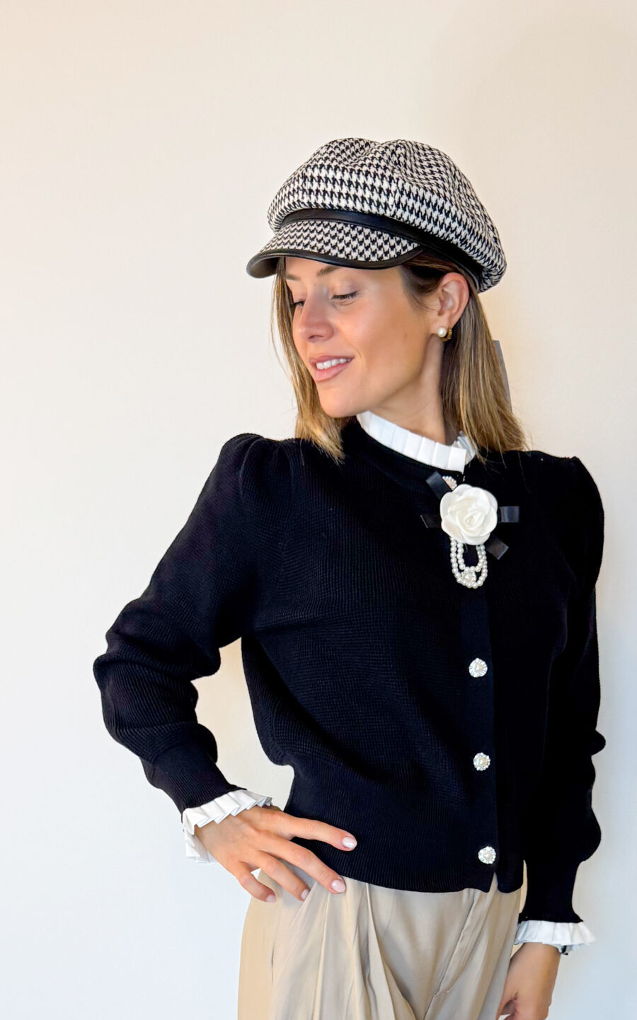 Basco da donna stile parigino, accessorio trendy moda.