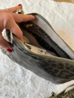 Set pochette e calzini green leopard - immagine 3