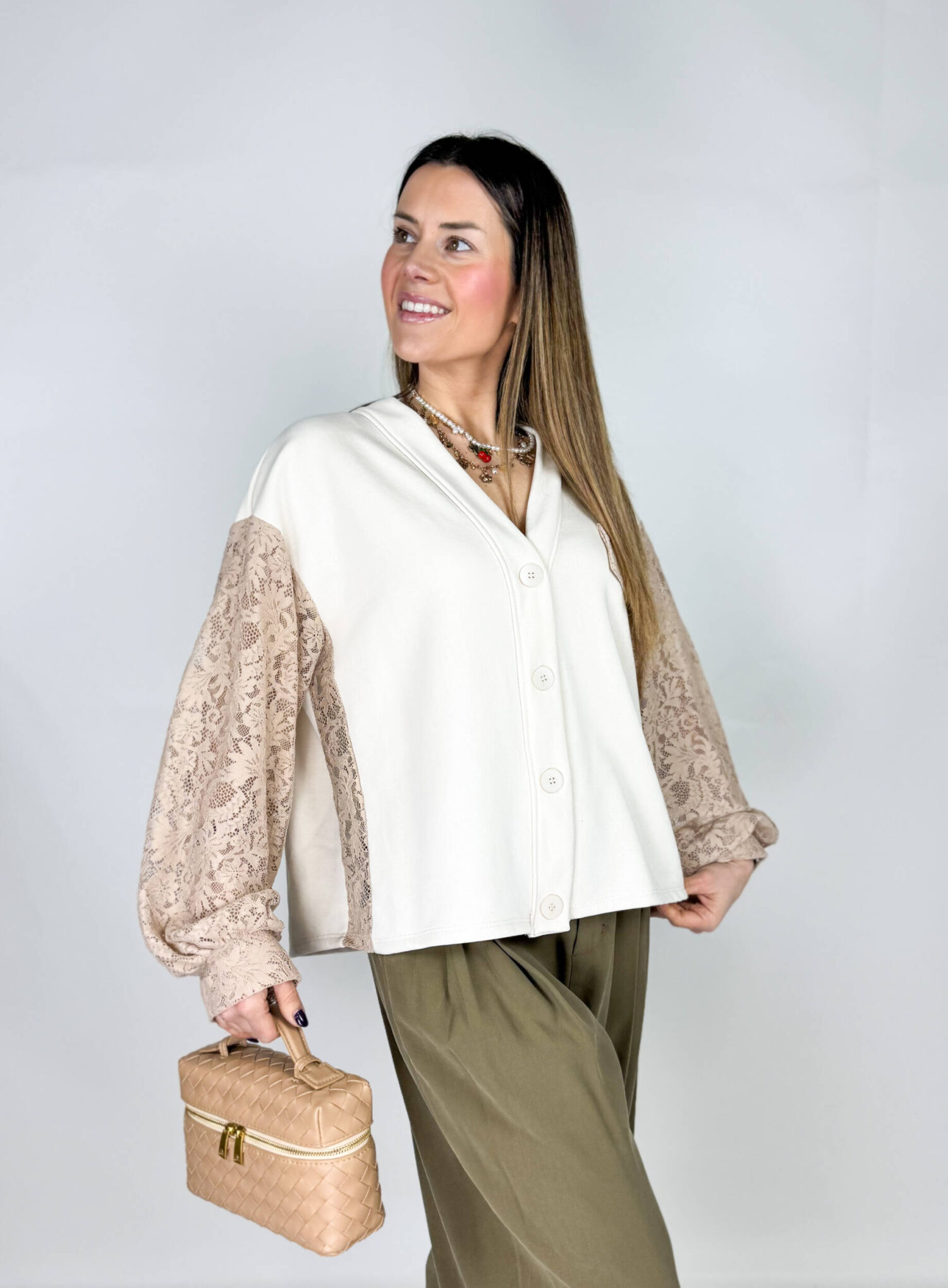 Cardigan da donna stiloso oversize con maniche in pizzo.