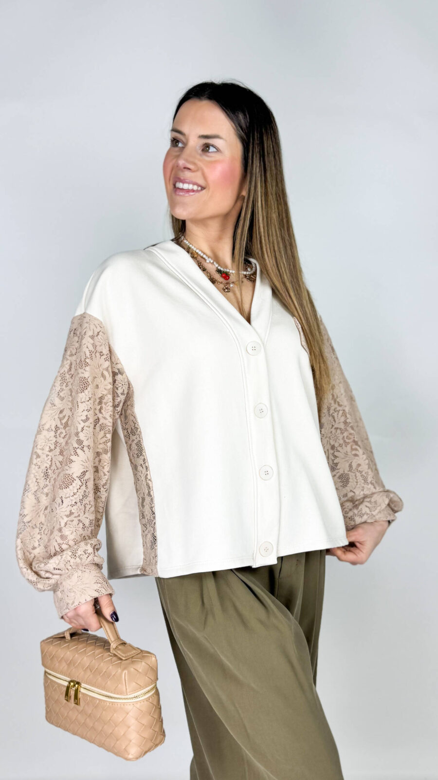 Cardigan da donna stiloso oversize con maniche in pizzo.