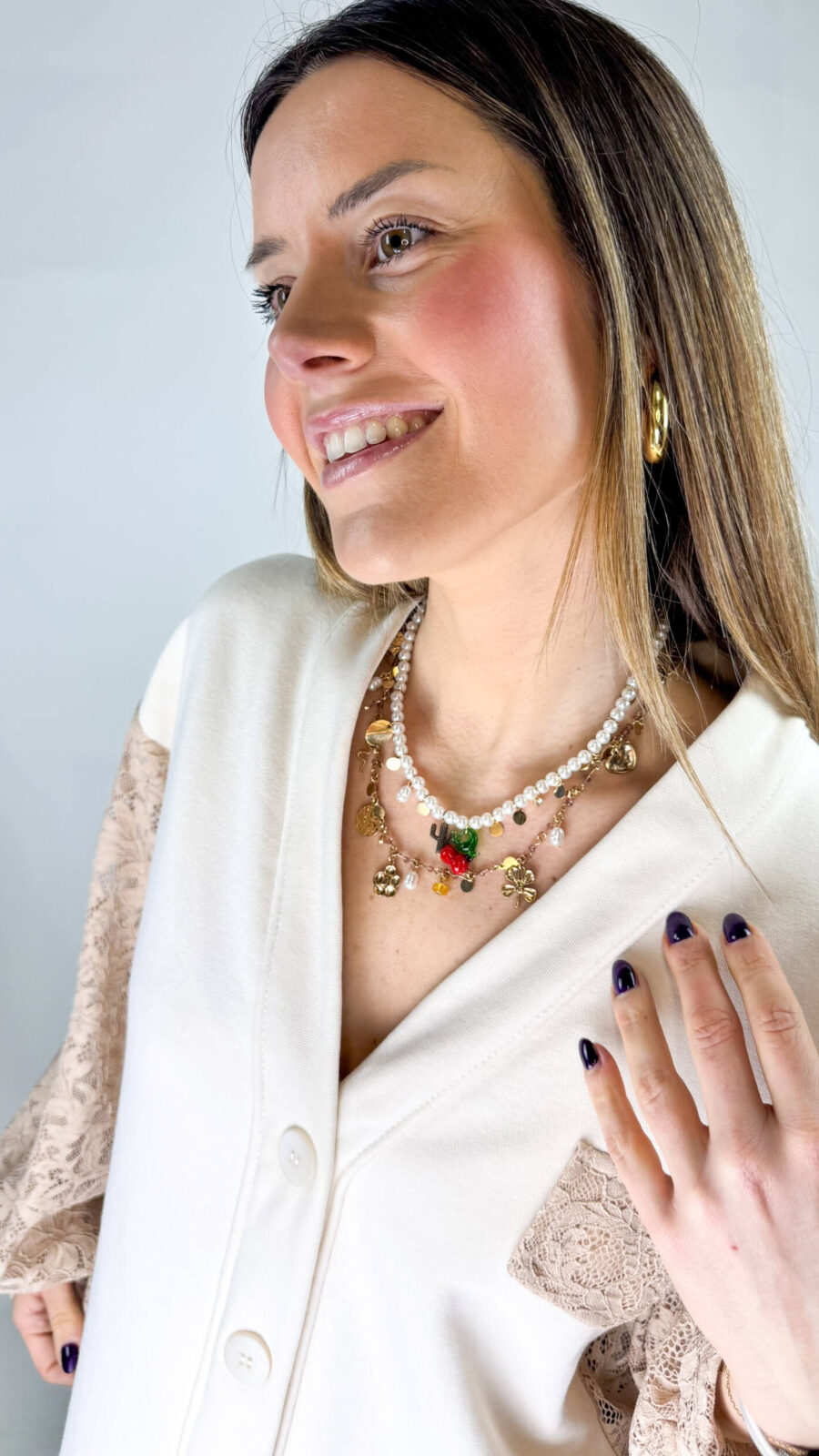 Collana cherry con simpatici charms, ideale per arricchire qualsiasi tipo di scollo.