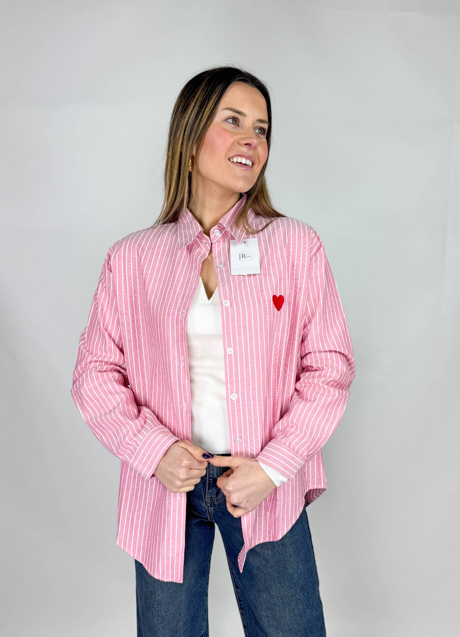 IMG_9755 Camicia a righe modello oversize con cuoricino ricamato sul davanti. Casual. Primaverile.