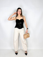 Pantaloni da donna beige modello balloon, elegante sportivo.
