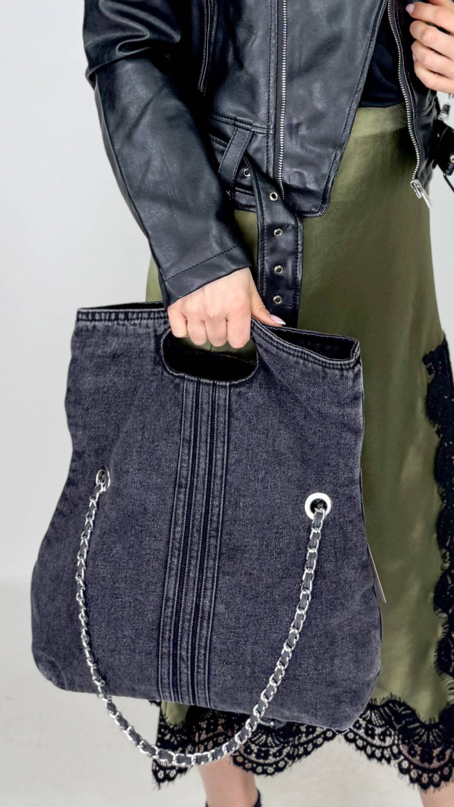 Borsa da donna in denim utilizzabile in 3 versioni.