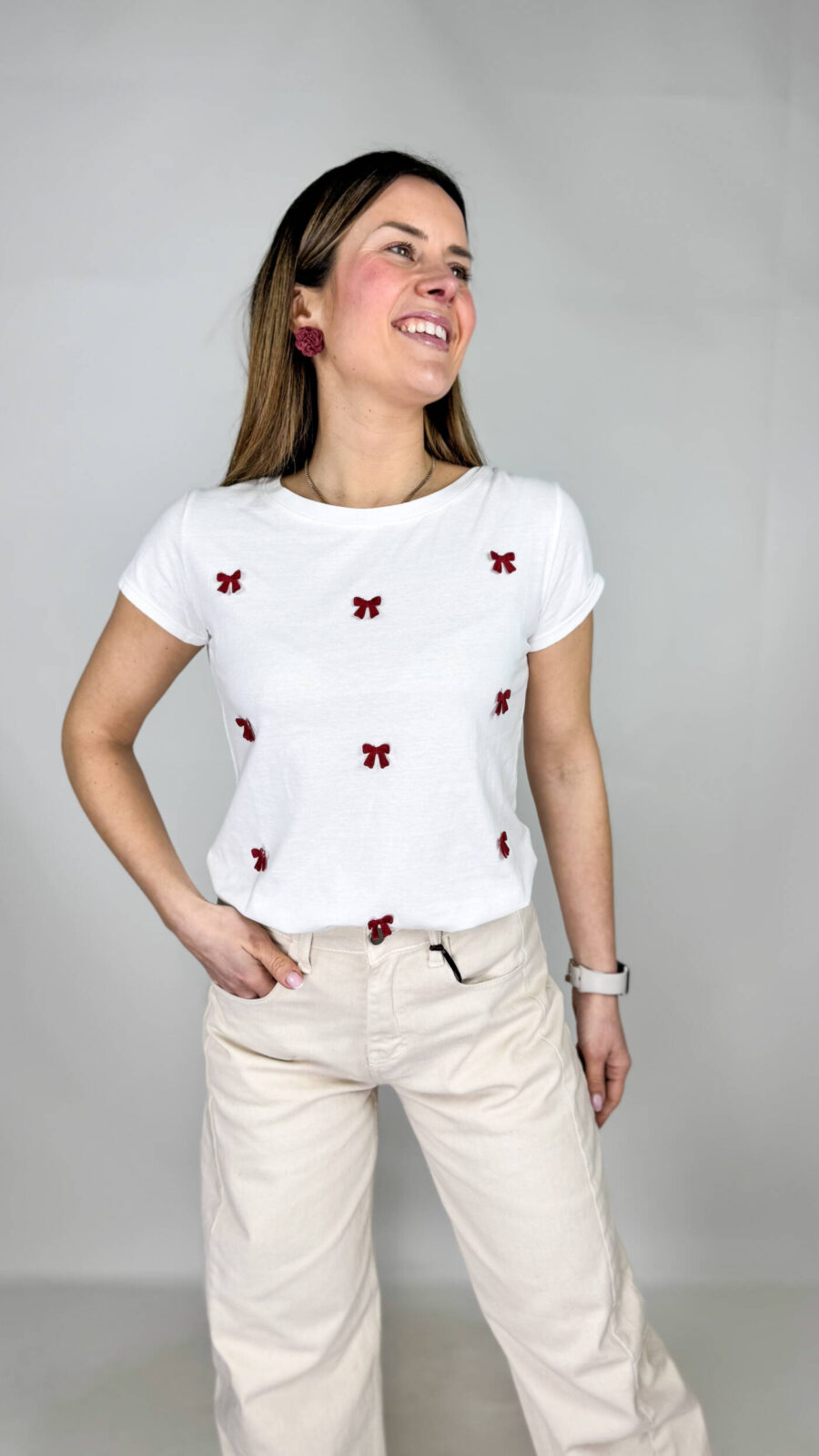 T-shirt da donna con applicazione sul davanti,