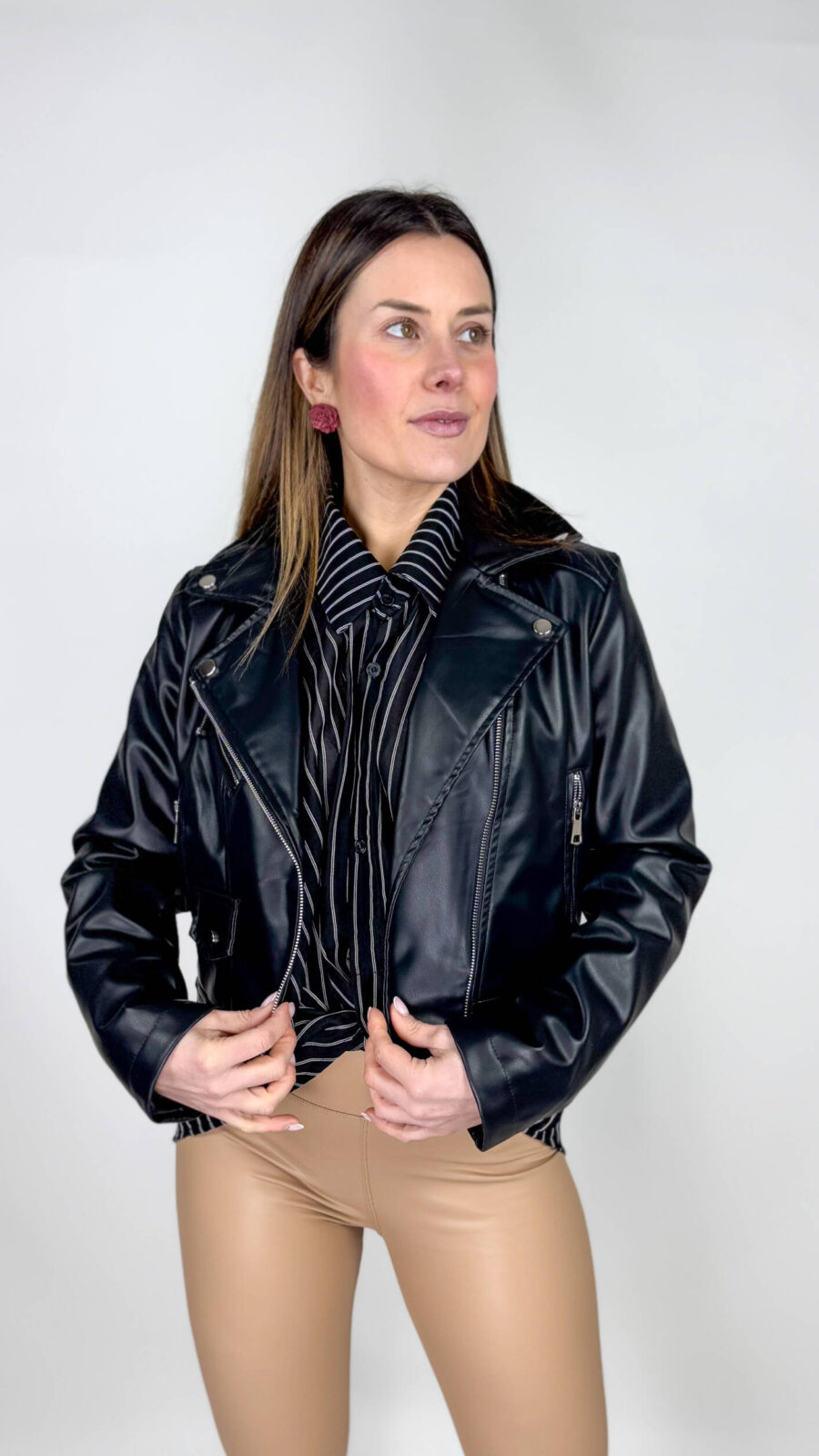 Giacca Modello chiodo in morbida ecopelle, da donna. Grintosa.