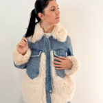giacca jeans imbottita piumino donna giacca denim ecopelliccia piumino interno giacca jeans donna giacca invernale denim e pelliccia giubbotto jeans con pelliccia piumino denim donna capospalla ecopelliccia e jeans giacca streetwea