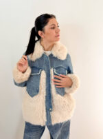 giacca jeans imbottita piumino donna giacca denim ecopelliccia piumino interno giacca jeans donna giacca invernale denim e pelliccia giubbotto jeans con pelliccia piumino denim donna capospalla ecopelliccia e jeans giacca streetwea