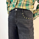 Jeans Donna Denim Scuro Comodo con Borchie su Tasche Anteriori e Posteriori