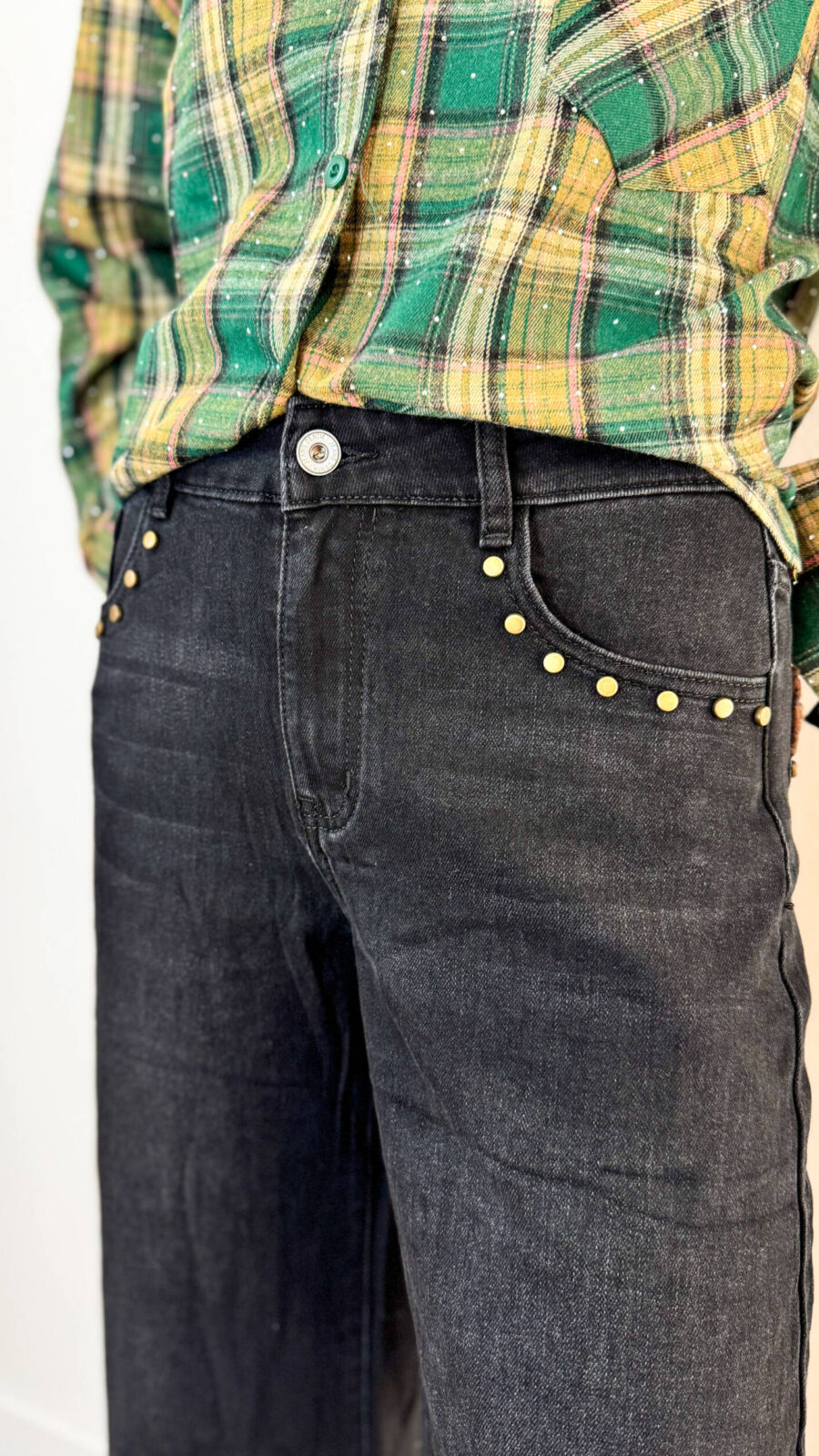 Jeans Donna Denim Scuro Comodo con Borchie su Tasche Anteriori e Posteriori