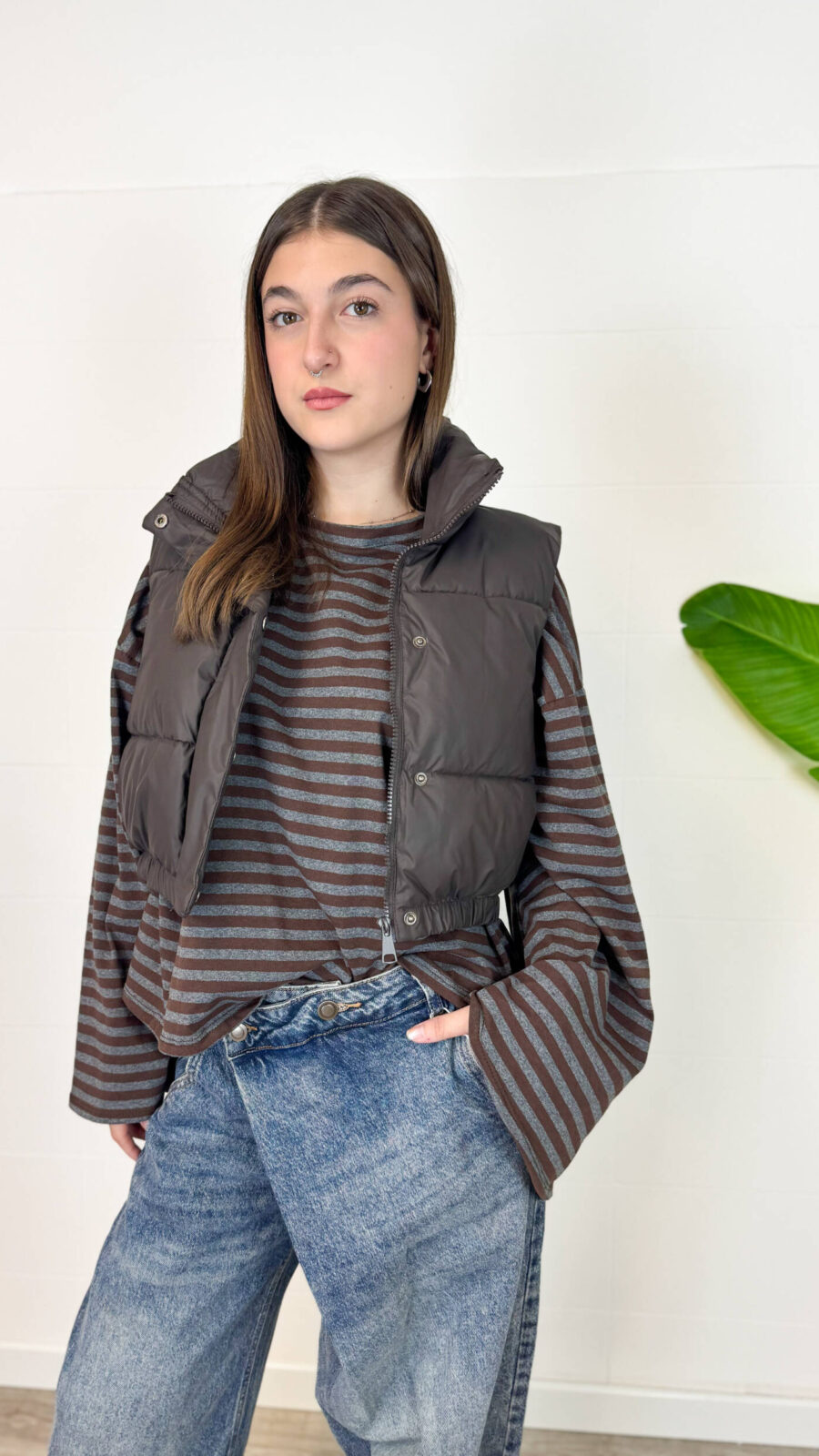 Maglia Oversize Diana. Rinnova il tuo stile quotidiano con questa maglia oversize a righe orizzontali. Un capo trendy e versatile, perfetto per chi cerca un look casual chic unico e confortevole.