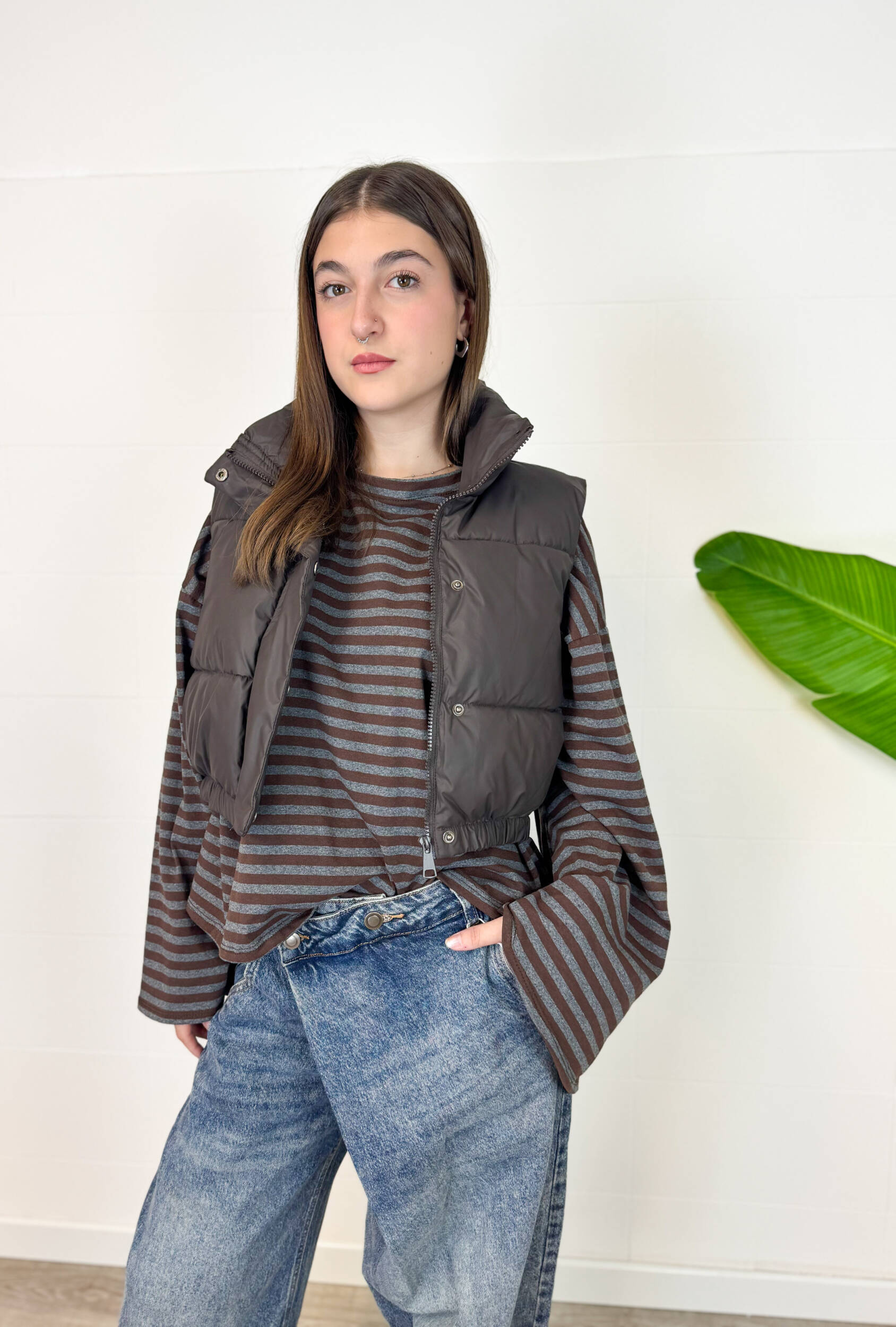 IMG_0919 Maglia Oversize Diana. Rinnova il tuo stile quotidiano con questa maglia oversize a righe orizzontali. Un capo trendy e versatile, perfetto per chi cerca un look casual chic unico e confortevole.