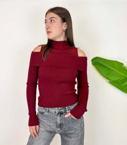 : Maglia Annabelle aderente con collo alto e maniche lunghe, impreziosita da eleganti inserti trasparenti sulle spalle. Il modello corto valorizza la silhouette ed è perfetto da abbinare a jeans o pantaloni a vita alta per un look moderno e femminile.
